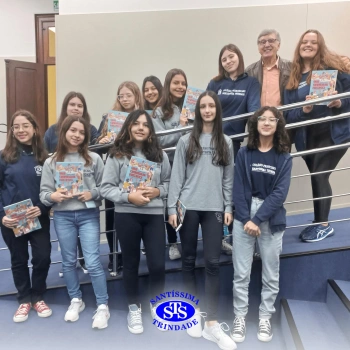 Alunos participam do projeto Autor Presente com o escritor Fernando Carraro 