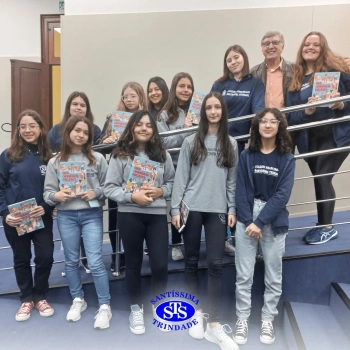 Alunos participam do projeto Autor Presente com o escritor Fernando Carraro 