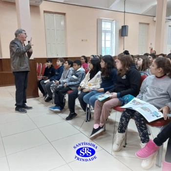 Alunos participam do projeto Autor Presente com o escritor Fernando Carraro 