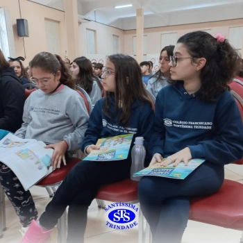 Alunos participam do projeto Autor Presente com o escritor Fernando Carraro 