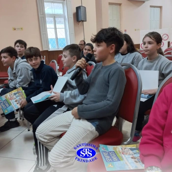 Alunos participam do projeto Autor Presente com o escritor Fernando Carraro 