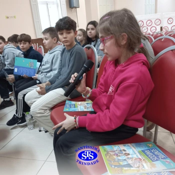 Alunos participam do projeto Autor Presente com o escritor Fernando Carraro 
