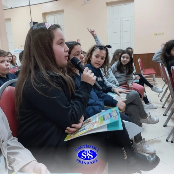Alunos participam do projeto Autor Presente com o escritor Fernando Carraro 