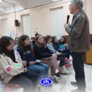 Alunos participam do projeto Autor Presente com o escritor Fernando Carraro 