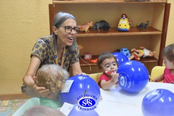 Entrega de presentes aos alunos marca aniversário do Colégio