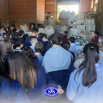 Alunos vão à Cooperativa Unicca e conhecem processos de reciclagem | 7º ano