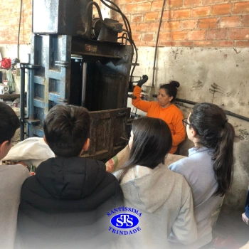 Alunos vão à Cooperativa Unicca e conhecem processos de reciclagem | 7º ano
