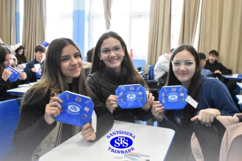 Colégio e APM presenteiam os alunos pelo Dia do Estudante