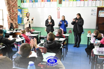 Colégio e APM presenteiam os alunos pelo Dia do Estudante