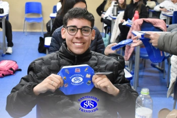 Colégio e APM presenteiam os alunos pelo Dia do Estudante