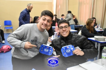 Colégio e APM presenteiam os alunos pelo Dia do Estudante