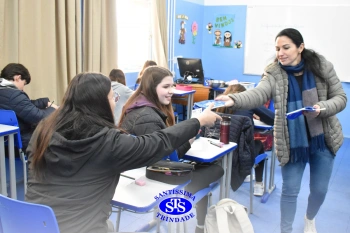 Colégio e APM presenteiam os alunos pelo Dia do Estudante
