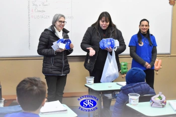 Colégio e APM presenteiam os alunos pelo Dia do Estudante