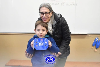 Colégio e APM presenteiam os alunos pelo Dia do Estudante