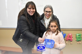 Colégio e APM presenteiam os alunos pelo Dia do Estudante