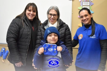 Colégio e APM presenteiam os alunos pelo Dia do Estudante