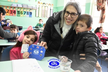Colégio e APM presenteiam os alunos pelo Dia do Estudante