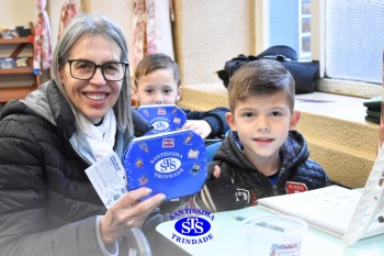 Colégio e APM presenteiam os alunos pelo Dia do Estudante