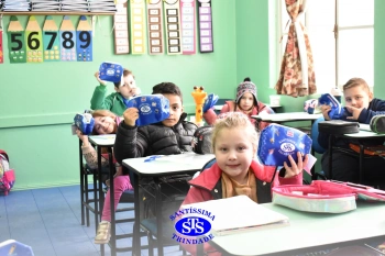 Colégio e APM presenteiam os alunos pelo Dia do Estudante