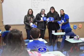 Colégio e APM presenteiam os alunos pelo Dia do Estudante