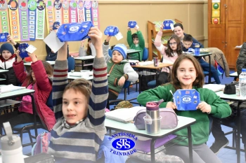 Colégio e APM presenteiam os alunos pelo Dia do Estudante
