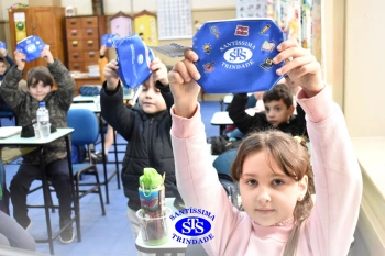 Colégio e APM presenteiam os alunos pelo Dia do Estudante
