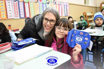 Colégio e APM presenteiam os alunos pelo Dia do Estudante