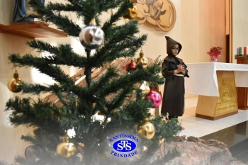 Alunos refletem sobre o sentido do Natal durante celebração | 2º ano