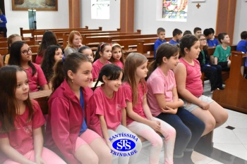 Alunos refletem sobre o sentido do Natal durante celebração | 2º ano