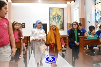 Alunos refletem sobre o sentido do Natal durante celebração | 2º ano