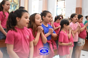 Alunos refletem sobre o sentido do Natal durante celebração | 2º ano
