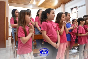 Alunos refletem sobre o sentido do Natal durante celebração | 2º ano