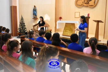 Alunos refletem sobre o sentido do Natal durante celebração | 2º ano