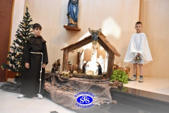 Alunos refletem sobre o sentido do Natal durante celebração | 2º ano