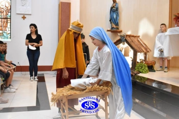 Alunos refletem sobre o sentido do Natal durante celebração | 2º ano