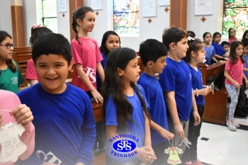 Alunos refletem sobre o sentido do Natal durante celebração | 2º ano