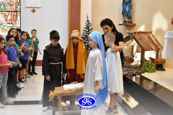 Alunos refletem sobre o sentido do Natal durante celebração | 2º ano
