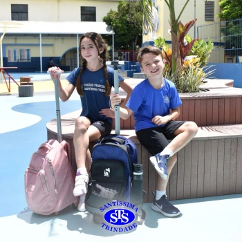 Estudantes retornam às aulas