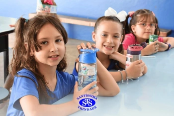 Alunos do 1º ano comemoram os 110 anos do Colégio