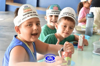 Alunos do 1º ano comemoram os 110 anos do Colégio