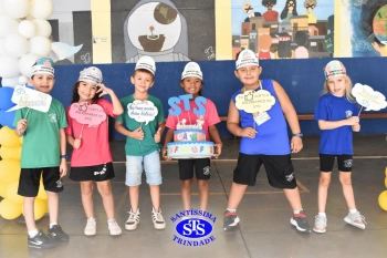 Alunos do 1º ano comemoram os 110 anos do Colégio