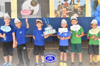Alunos do 1º ano comemoram os 110 anos do Colégio