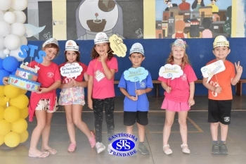 Alunos do 1º ano comemoram os 110 anos do Colégio