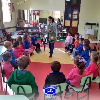 Infantil 3 aprende os valores de vida de Madre Madalena