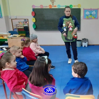 Infantil 3 aprende os valores de vida de Madre Madalena