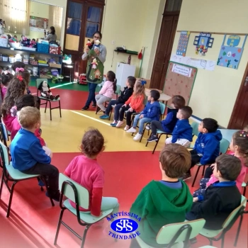 Infantil 3 aprende os valores de vida de Madre Madalena