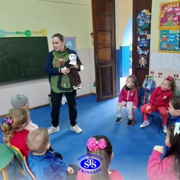 Infantil 3 aprende os valores de vida de Madre Madalena