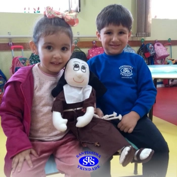 Infantil 3 aprende os valores de vida de Madre Madalena