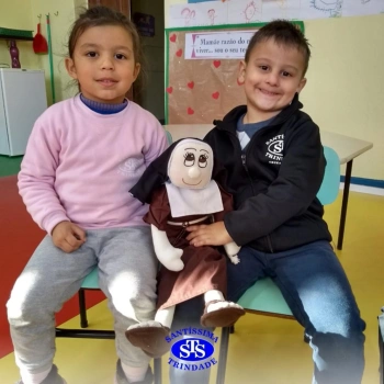 Infantil 3 aprende os valores de vida de Madre Madalena