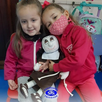 Infantil 3 aprende os valores de vida de Madre Madalena
